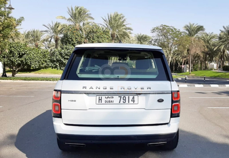 White Land Rover Range Rover Vogue SE 2018 for rent in Dubai 7